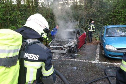 Feu de voiture à Echandens