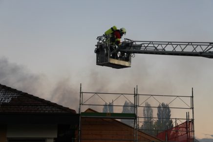 Feu de toiture à Denens