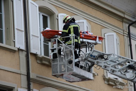 Sauvetage assistance sanitaire avec échelle automobile à Morges